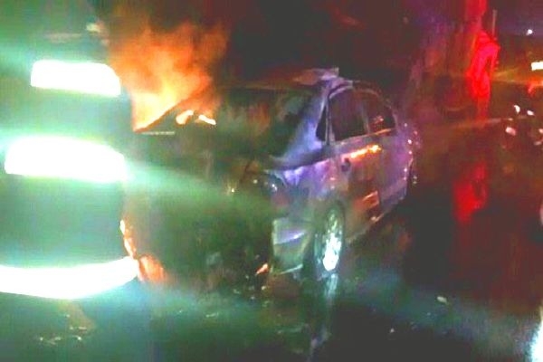 Cuatro calcinados tras colisión de vehículo y camión en la Tlaxcala-Texmelucan