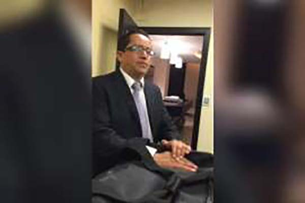 Gobernador de Querétaro cesa a secretario que aparece en video con bolsas de dinero