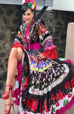 Maribel Guardia enamora a sus fans con sensual pijama