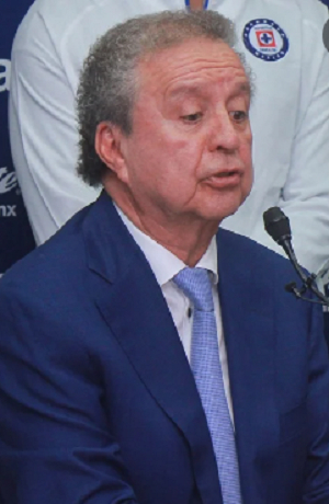Detienen a Víctor Garcés , exdirectivo de Cruz Azul, por falsedad de declaraciones