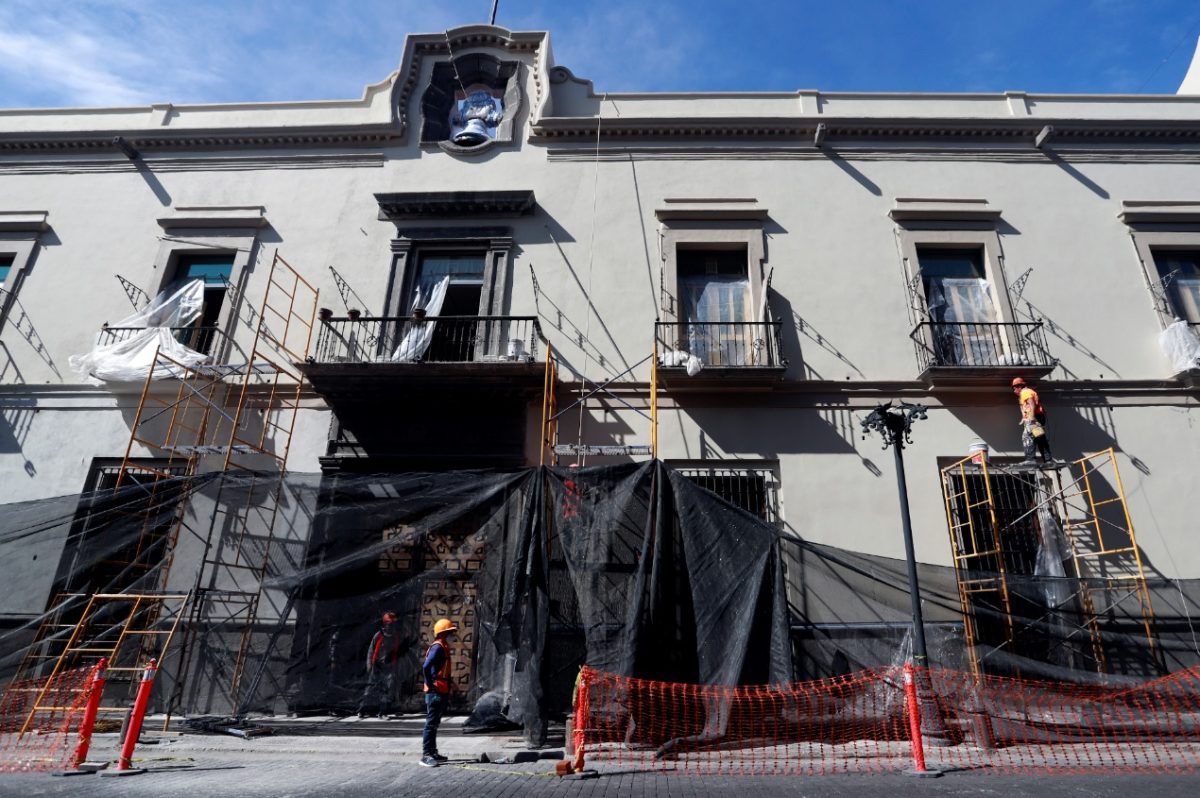 Barbosa denuncia robo de muebles en antigua sede de gobierno; inicia restauración de edificios