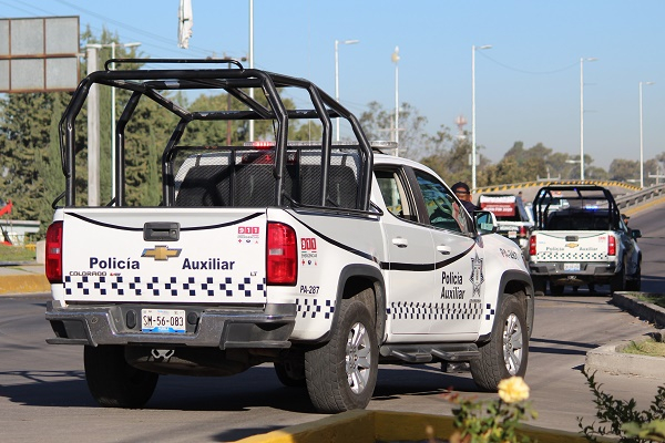 Patrulla de la Policía Auxiliar atropella a dos mujeres en la carretera a Atlixco