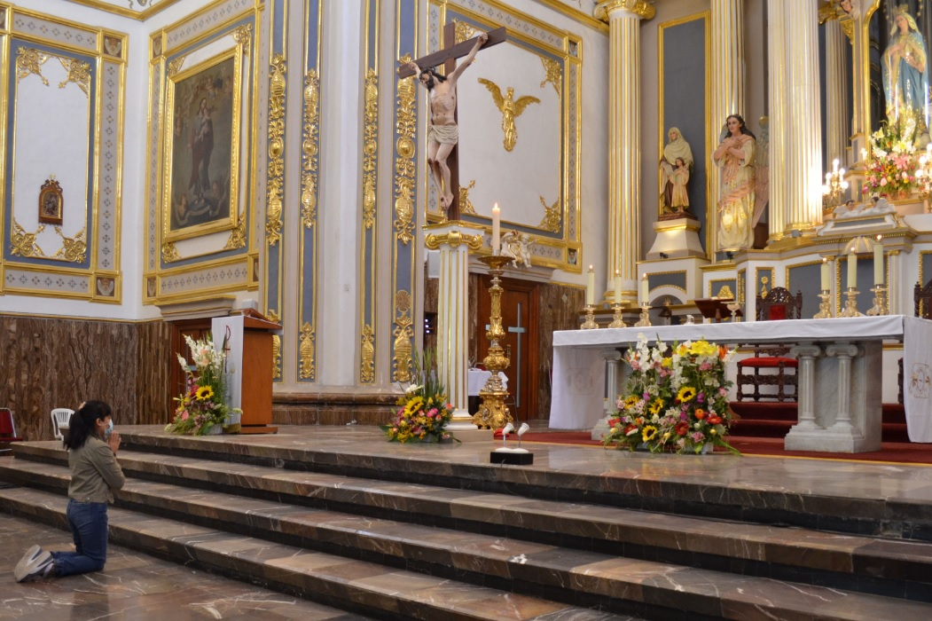 Iglesia católica pierde feligreses; aumentan evangélicos y ateos: Censo 2020