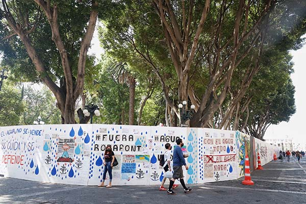 Retiro del muro del zócalo de Puebla ayudará a repunte de ventas: comerciantes