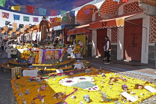 FOTOS: Locatarios del Parián recuerdan a sus compañeros fallecidos