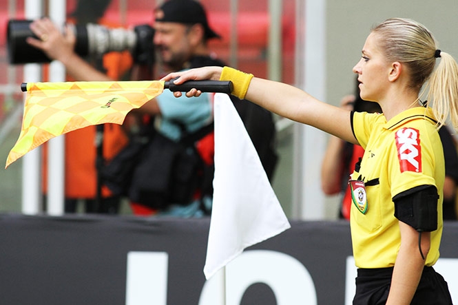 Fernanda Colombo: La mandan a posar a Playboy tras anular gol