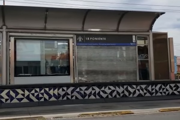 Escolta de seguridad murió de un infarto en paradero del RUTA en Puebla