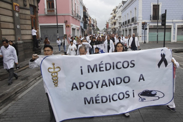 Modificarán leyes que juzgan errores médicos en Jalisco