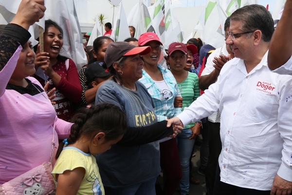 Doger ofrece apoyo a migrantes a través del campo
