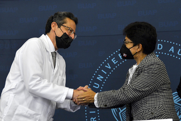Rectora de la BUAP reconoce labor de la Facultad de Medicina