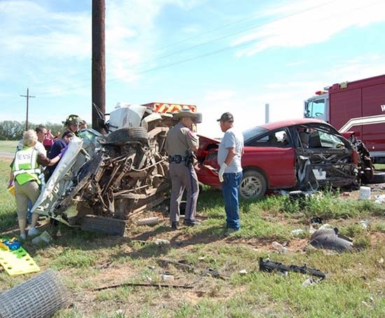 Mueren recién casados en choque mientras conducían por separado