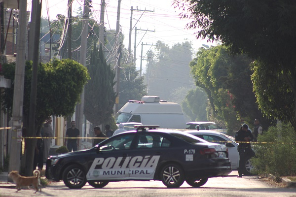 Asaltantes de transporte público disparan contra policías para evitar detención en Puebla
