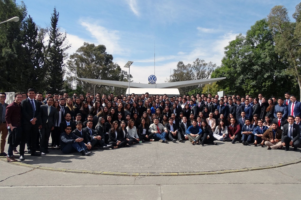 Volkswagen recibe a 400 universitarios para prácticas profesionales