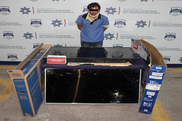Quiso defraudar a una mujer con la venta de dos pantallas; SSC Puebla lo aseguró