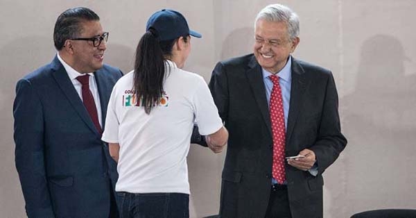 Becarios del gobierno federal deben pagar “moches”; van 50 denuncias