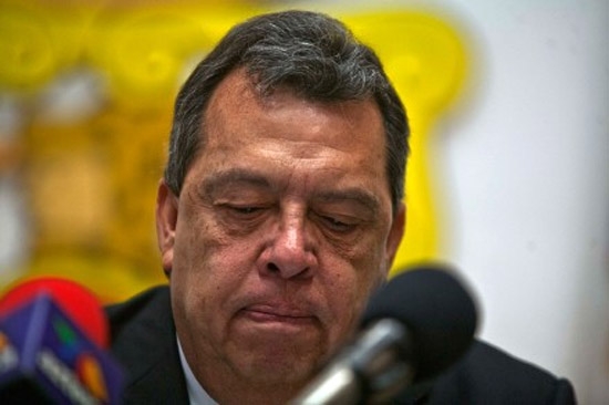Padres de normalistas denuncian oferta de 100 mil pesos por silencio