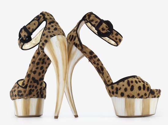 Tacones Asesinos causa furor el museo de Brooklyn