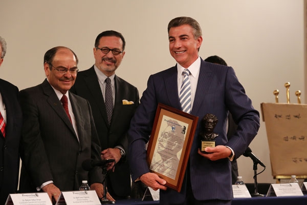 Alcalde Gali recibe reconocimiento a su trayectoria política
