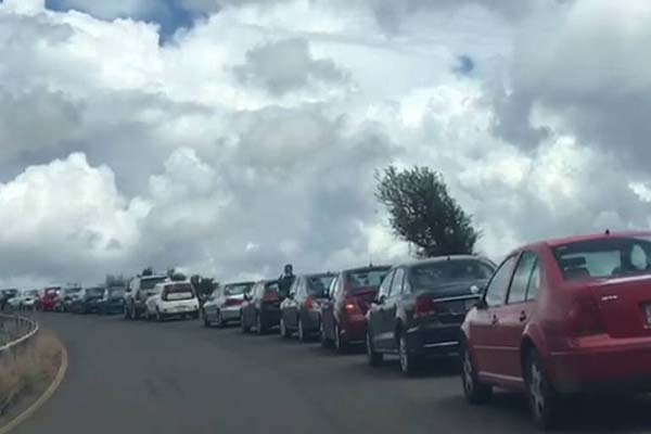 Turistas abarrotan zona de socavón en Juan C. Bonilla