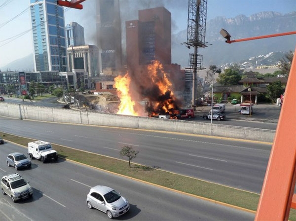 Explota tubería de gas en Monterrey; evacuan a dos mil personas