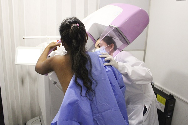 Atiende SSA Puebla a mujeres de Cuetzalan con unidad de mastografía
