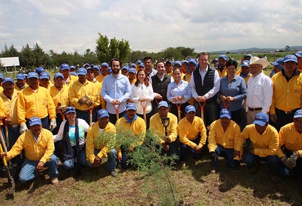 Dinorah López de Gali encabeza reforestación del Parque Bicentenario