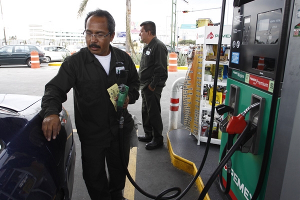 Este sábado, séptimo gasolinazo del año: Magna a 12.86 pesos por litro