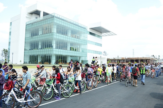 Más de 400  universitarios pedalearon por todo Puebla