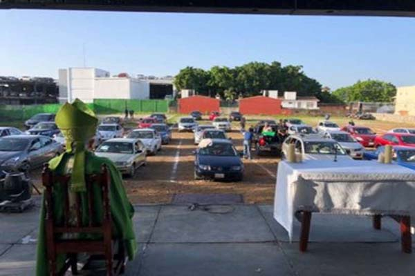 En Morelos celebran “misa desde tu auto” por pandemia