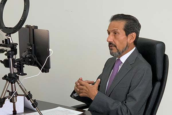 Esparza Ortiz dio la bienvenida a estudiantes de Artes Plásticas y Audiovisuales de la BUAP