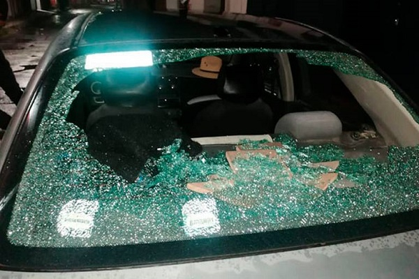Desconocidos balean vehículo afuera de la sede municipal del PAN en Amozoc