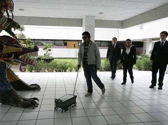 Estudiantes del IPN crean primer “lazarillo” electrónico para invidentes