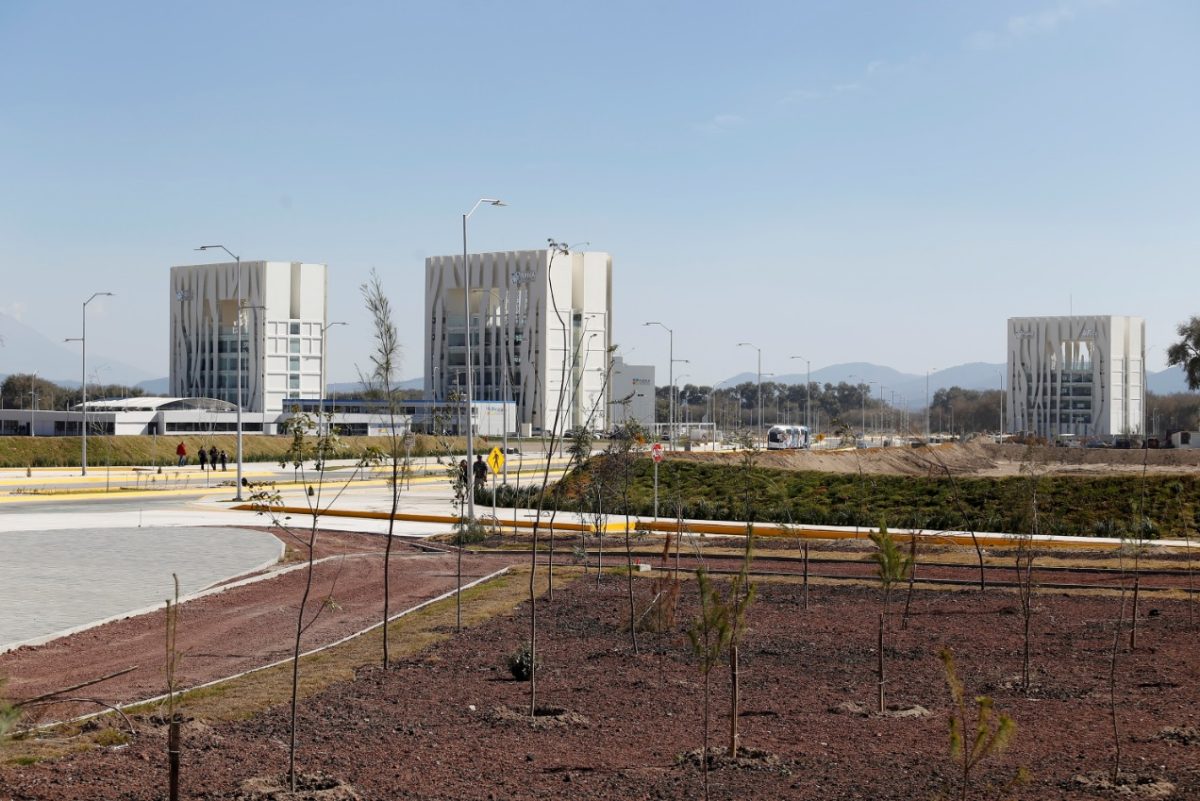 Sin uso colonia, escuela y centro comercial de Ciudad Modelo