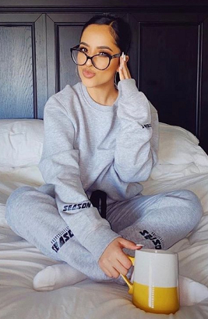 Becky G aparece sin maquillaje en redes sociales