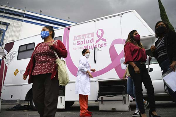 SEDIF, Salud y SMDIF benefician a más de 6 mil poblanas en Feria de Salud