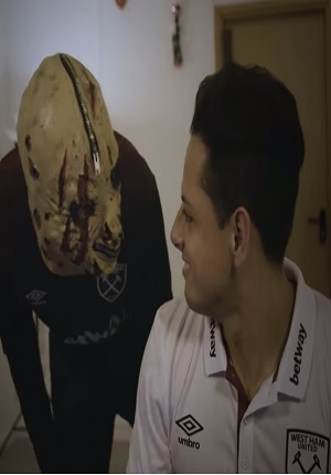 VIDEO: Chicharito convivió con zombies para Halloween
