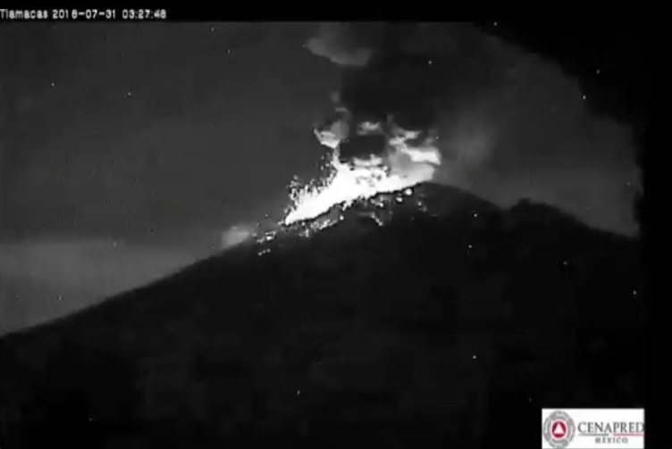 Popocatépetl lanza material incandescente este martes