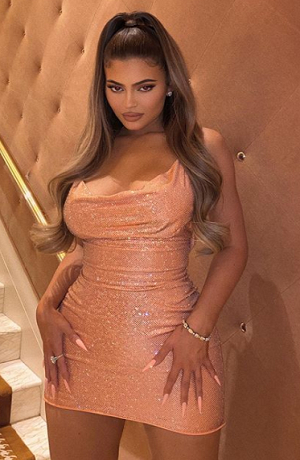 Kylie Jenner cautiva a sus fans con sensual post en redes sociales