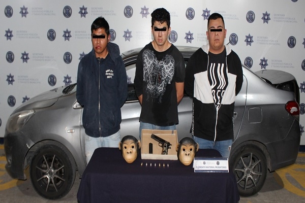 Con máscaras de monos asaltaban en Santa Cruz Los Ángeles, policía los capturó