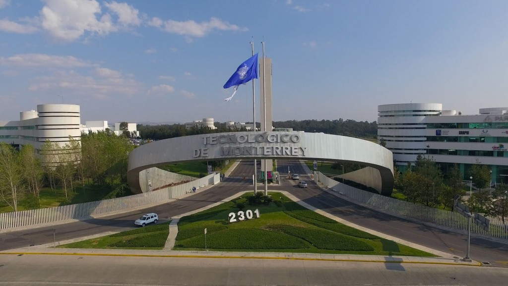 Positivos a COVID, 30% de graduados del Tec de Monterrey que viajaron a Cancún