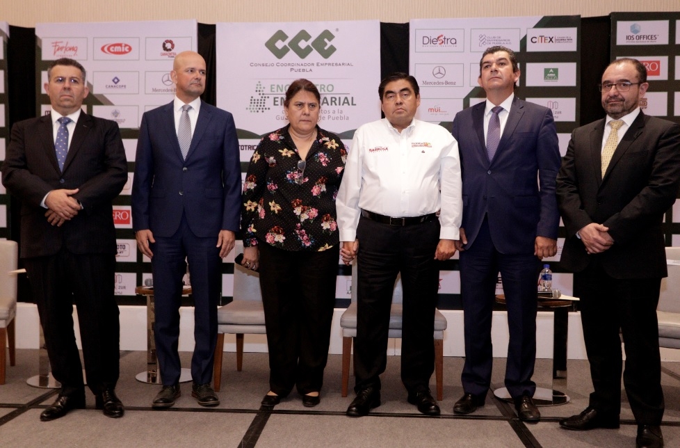 Barbosa se compromete con el CCE a consultar sobre secretario de Desarrollo Económico