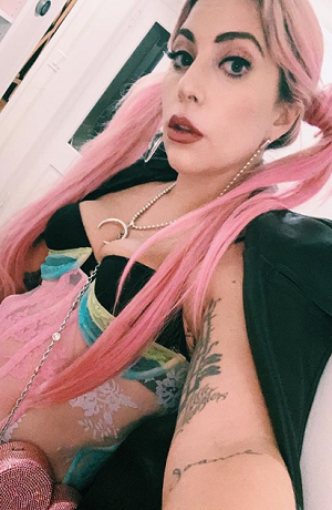 Lady Gaga realizó moderna portada para Paper en EU