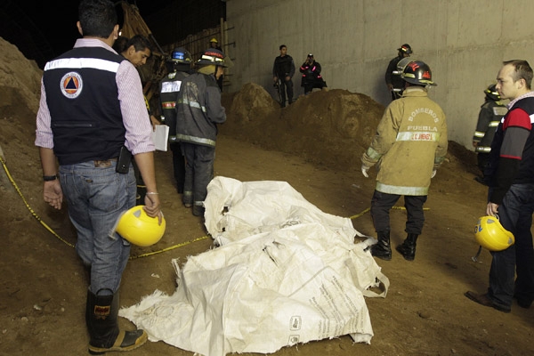 Fallece trabajador por derrumbe en obras del Periférico de Puebla