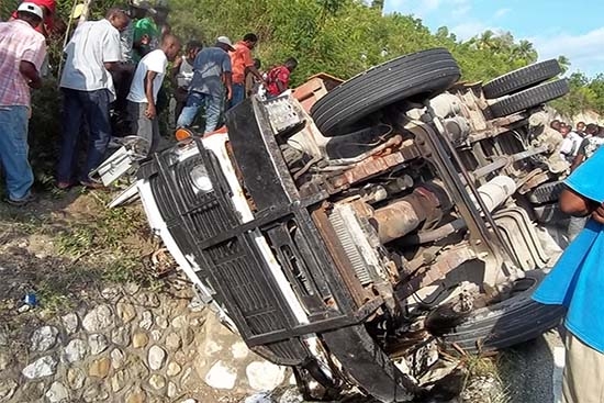 Haití: Choque de autobús deja 23 muertos