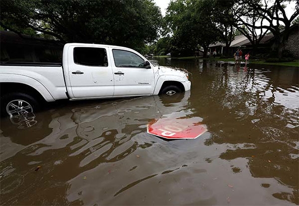 Tormentas en Texas dejan siete muertos y 30 desaparecidos