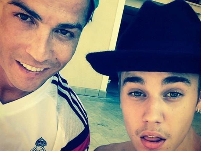 Justin Bieber presume selfie con Cristiano Ronaldo