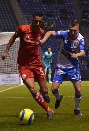 Club Puebla derrotó 2-0 al Toluca y sigue invicto en el Cuauhtémoc