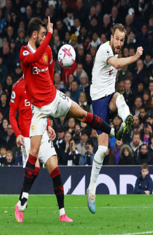 Manchester United empata 2-2 ante Tottenham y complica su presencia en Champions
