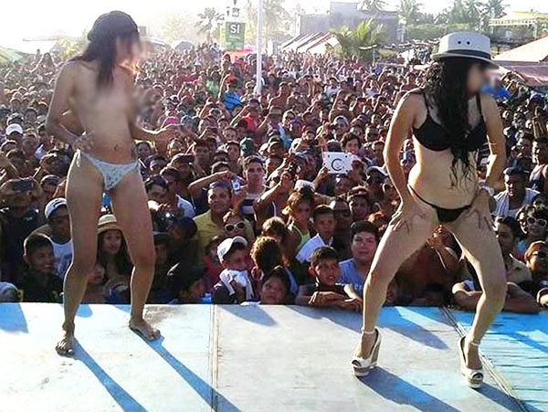 VIDEO: Desnudo total en Semana Santa escandaliza a Colima