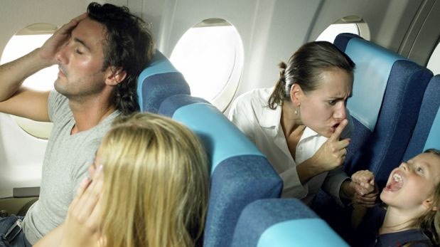 Los momentos más incómodos durante un vuelo en avión